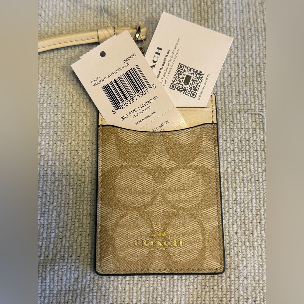 Coach Id Card Holder. Cream and white signature canvas. Brand new with tags. NWT - Picture 3 of 6